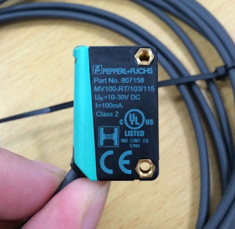 電容器介電介質位置發(fā)生變化，導致電容器的容量變化