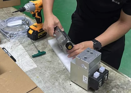 博揚工程師成功組裝并檢測組合閥，彰顯專業(yè)實力確保品質